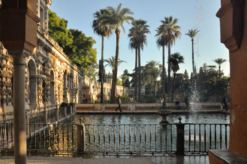 Alcázar of Seville Skip-the-Line Tickets and Guided Tour - The guide can make or break it: what the reviews reveal
