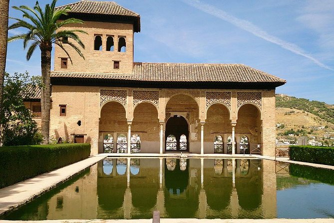 Alhambra &Charles Palace Guided Tour with Optional Nasrid Palaces - The short but important Palace of Carlos V stop