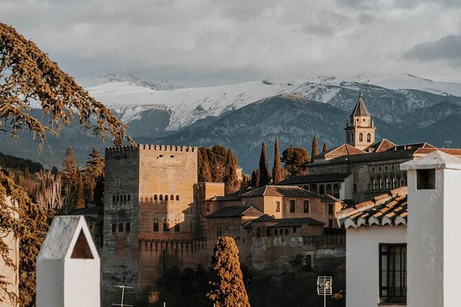 Alhambra: Small Group Tour with Local Guide & Admission - Key highlights at a glance