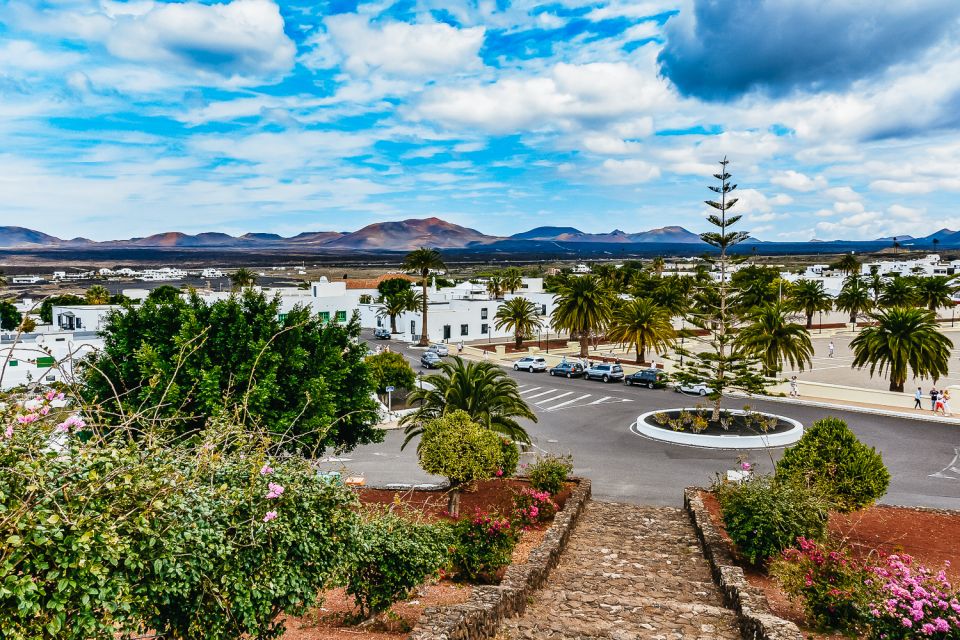 Arrecife: Timanfaya and Green Lagoon for Cruise Passengers - Timanfaya National Park: Fire Mountains, Lava Fields, and Geothermal Talk