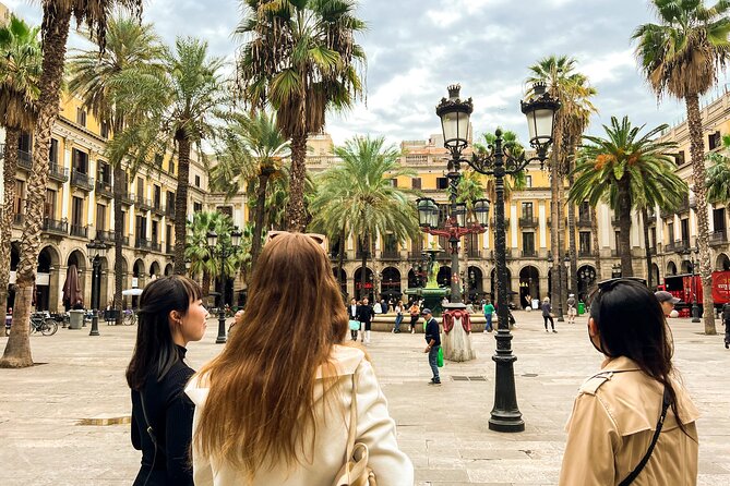 Barcelona all included: Sagrada, Park Güell, Montjuic & Gothic - Park Güell with your ticket: explore on your own for about an hour