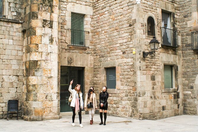 Barcelona all included: Sagrada, Park Güell, Montjuic & Gothic - Sagrada Família skip-the-line: your guided setup + self-exploration