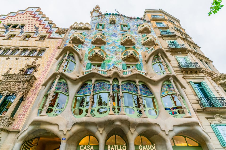 Barcelona: Casa Batlló Entry with Self-Audioguide Tour - Entering Casa Batlló: show up ready for the magic queue