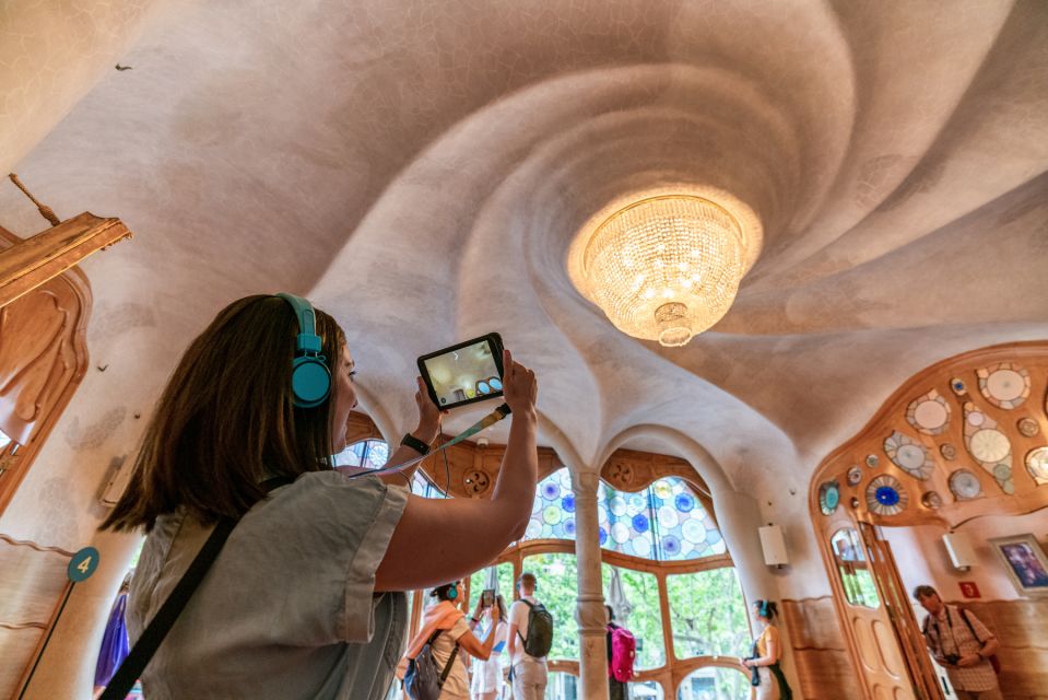 Barcelona: Casa Batlló Entry with Self-Audioguide Tour - Inside the Gaudí story: rooms that react to you