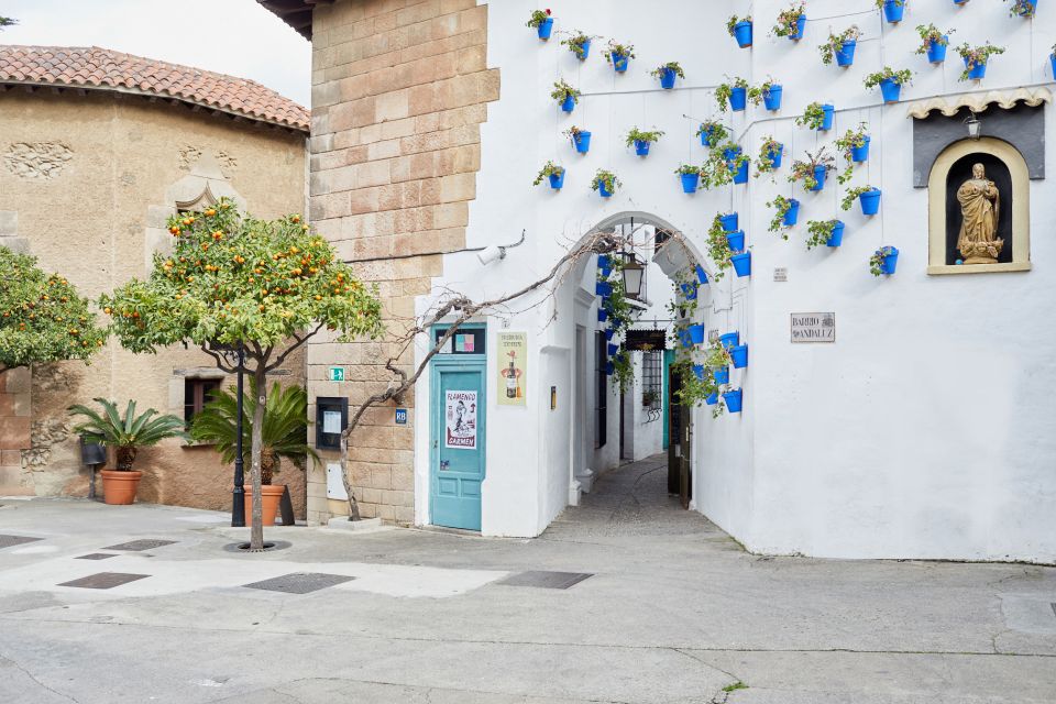 Barcelona: Flamenco Show with Dinner at Tablao de Carmen - Getting to Poble Espanyol: The Route That Saves You Stress