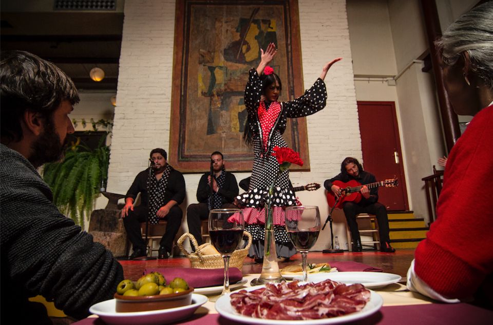 Barcelona: Flamenco Show with Dinner at Tablao de Carmen - The Tablao Experience: What to Watch During the Flamenco