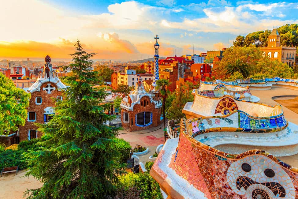 Barcelona: Gaudí’s Park Güell Tour with Fast-Track Ticket - Skip-the-line entry and headsets: the small thing that changes everything