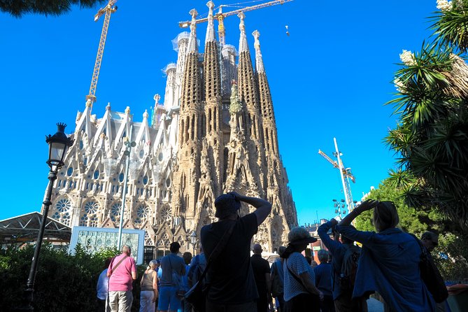 Barcelona Highlights & Sagrada Familia Tour: Priority Access - Key Things You’ll Notice on This Barcelona Tour