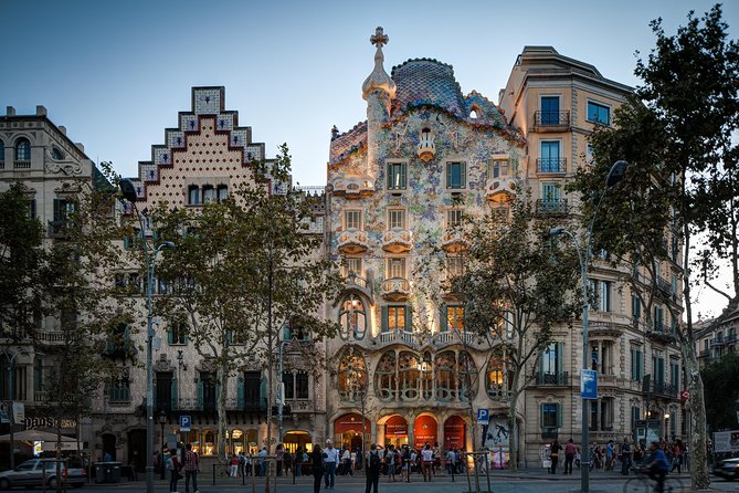 Barcelona in 1 Day: Sagrada Familia, Park Guell,Old Town & Pickup - Sagrada Familia: what you’ll want to notice during your visit