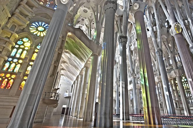 Barcelona in 1 Day: Sagrada Familia, Park Guell,Old Town & Pickup - Las Ramblas to the Gothic Quarter: medieval Barcelona, plus a waterfront taste