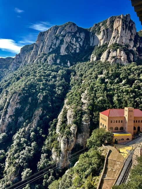 Barcelona: Montserrat Tour, Transfers & Basilica Entry - Photo stops and walking comfort: how to prepare for the day