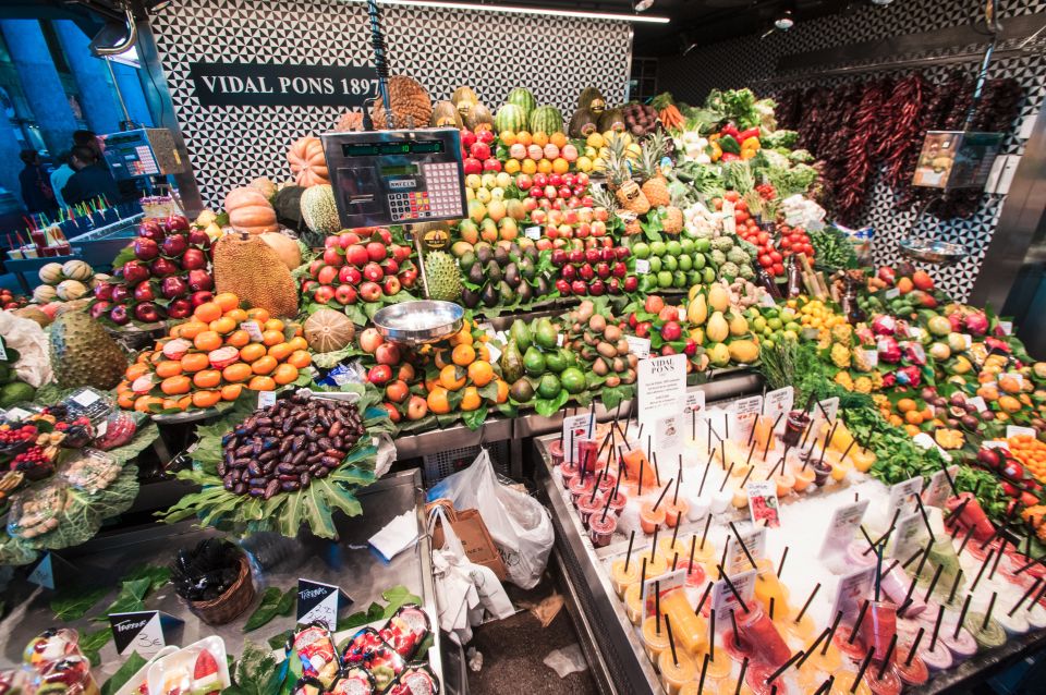 Barcelona: Paella Cooking Experience & Boqueria Market Tour - The paella de marisco workshop: the paellera lesson