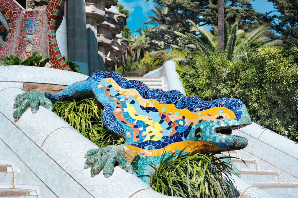 Barcelona: Park Güell Guided Tour & Priority Access - The tour vibe: how guides shape your experience