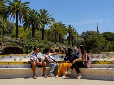 Barcelona: Park Guell Guided Tour with Skip-the-Line Entry - The 1-hour guided route: how you avoid wandering for hours