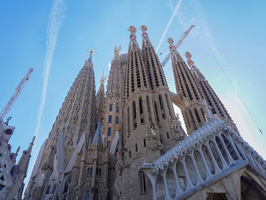 Barcelona: Sagrada Familia and Park Güell Tour - Don’t miss the details: how the tour makes the buildings easier to read