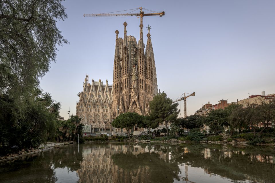 Barcelona: Sagrada Familia Entry Ticket with Audio Guide - Timing and Entry Rules: The 15-Minute Window That Changes Everything