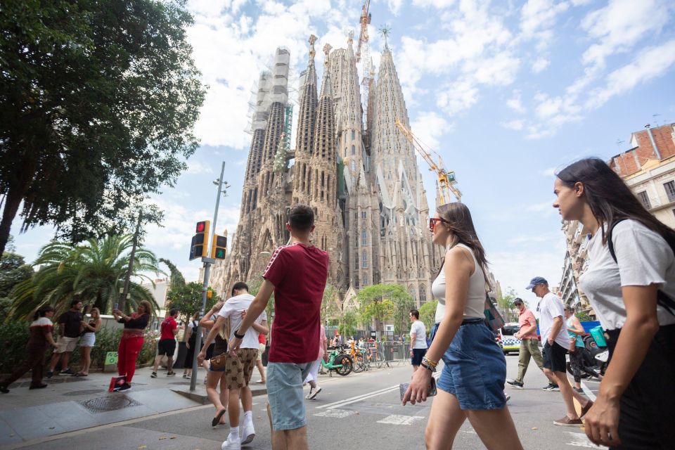 Barcelona: Sagrada Familia Fast Track Guided Tour - Key things that make this Sagrada Familia tour work