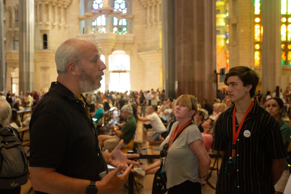 Barcelona: Sagrada Familia Fast Track Guided Tour - What you get for free: your chance to wander inside