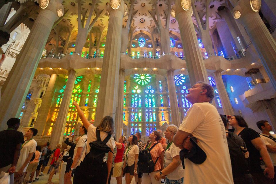 Barcelona: Sagrada Familia Fast Track Guided Tour - Who this tour suits best (and who should look elsewhere)