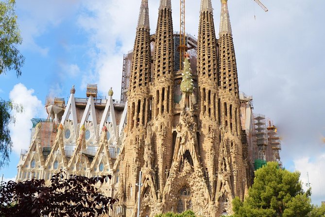 Barcelona: Sagrada Familia Fast Track Tour with Tower Option - Where It Starts: Marina and Mallorca, Plus Easy Public Transport Access
