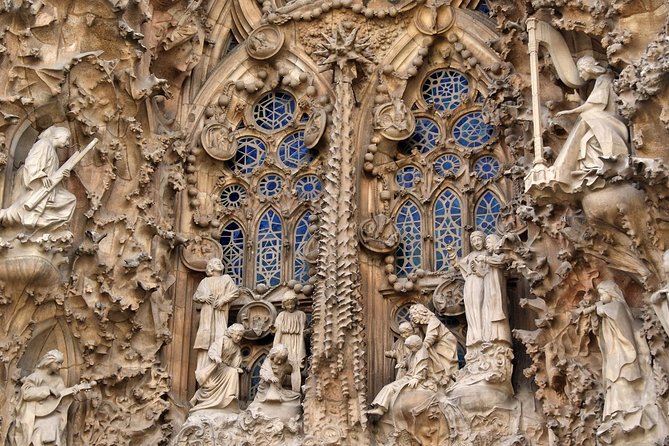 Barcelona: Sagrada Familia Fast Track Tour with Tower Option - Dress Code, Passport Checks, and Tower Rules You Should Know
