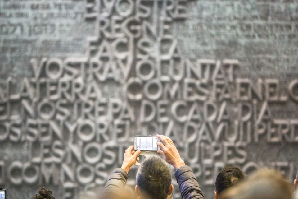 Barcelona: Sagrada Familia Guided Tour with Tower Access - Trencadís Up Close: What You Should Look For