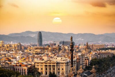Barcelona: Sagrada Familia, Modernism, and Old Town Tour - Sagrada Família Exterior (45 Minutes): What You’ll Get, and What You Won’t