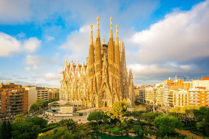 Barcelona: Sagrada Familia Priority Access Guided Tour - Key highlights I’d plan around