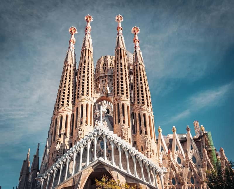 Barcelona: Sagrada Familia Priority Access & Guided Tour - Should you book this Sagrada Familia guided tour?