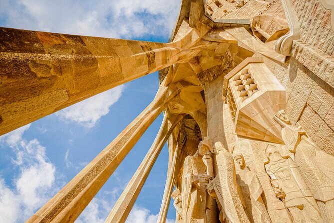 Barcelona: Sagrada Familia Priority Access & Guided Tour - Priority access at Avinguda de Gaudí: saving your legs and your mood