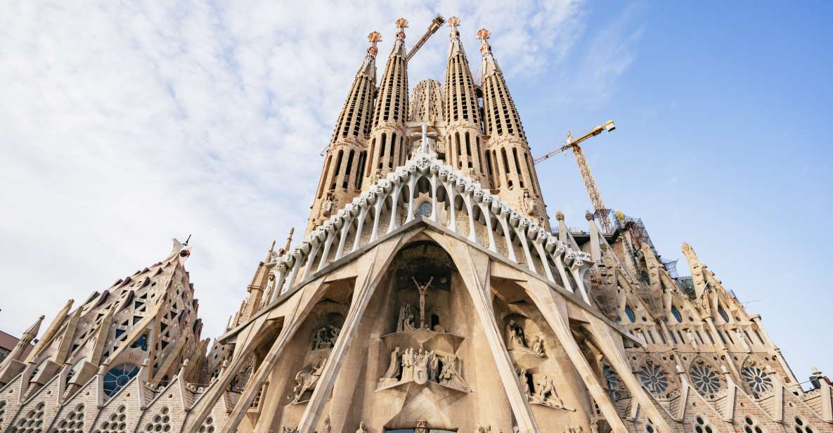 Barcelona: Sagrada Familia Skip-the-Line Entry Ticket & Tour - Museum stop with original sketches and Gaudí models