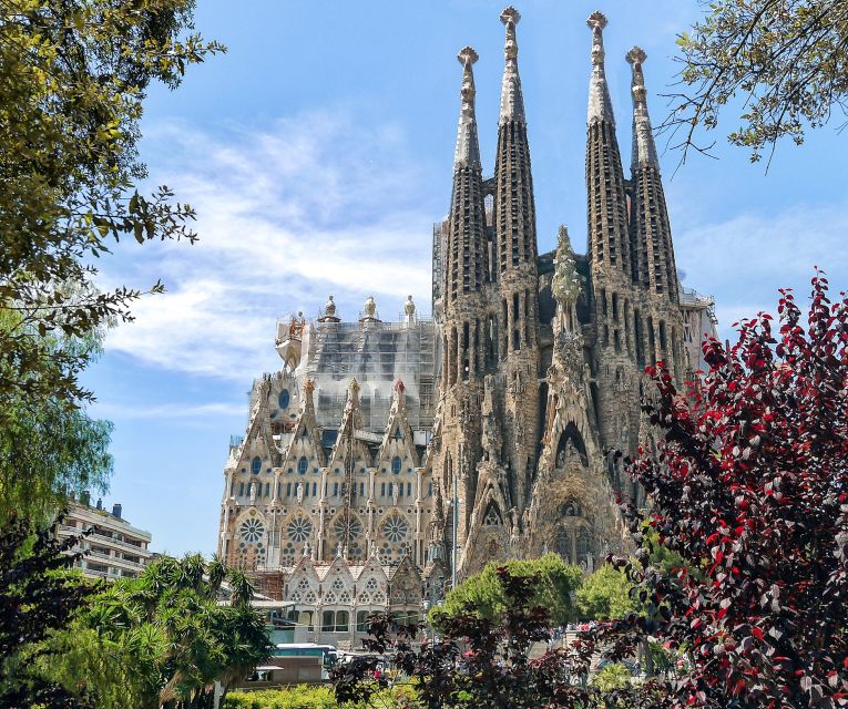 Barcelona: Sagrada Família Skip the Line Tour & Entry Ticket - Key highlights I’d plan around