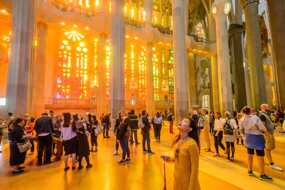 Barcelona: Sagrada Familia Tour & Optional Tower Visit - Tower visit for 30 minutes: worth it when it’s open