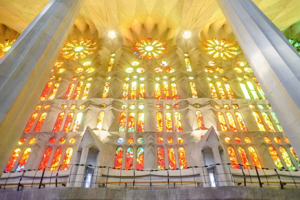 Barcelona: Sagrada Familia Tour with Optional Tower Access - What the Tour Feels Like Day-To-Day