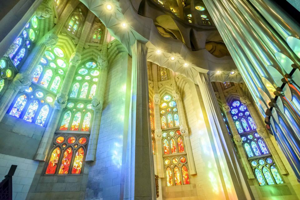 Barcelona: Sagrada Familia Tour with Optional Tower Access - What to Wear and Bring: The Basics That Prevent Headaches