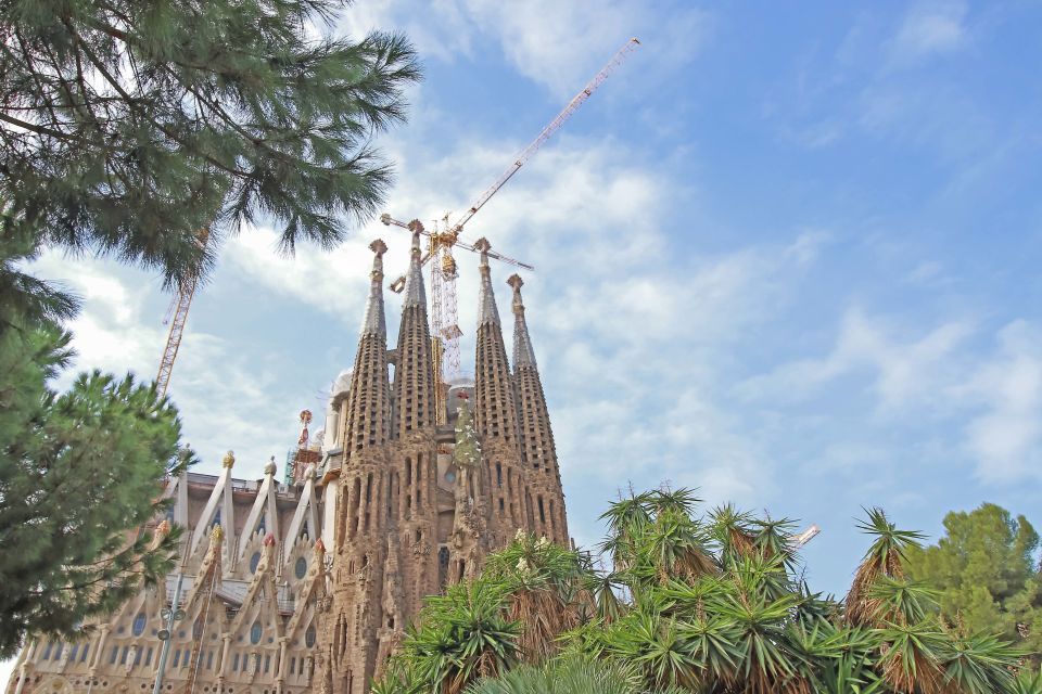 Barcelona: Sagrada Familia Tour with Optional Tower Access - How Good Are the Guides, Really?
