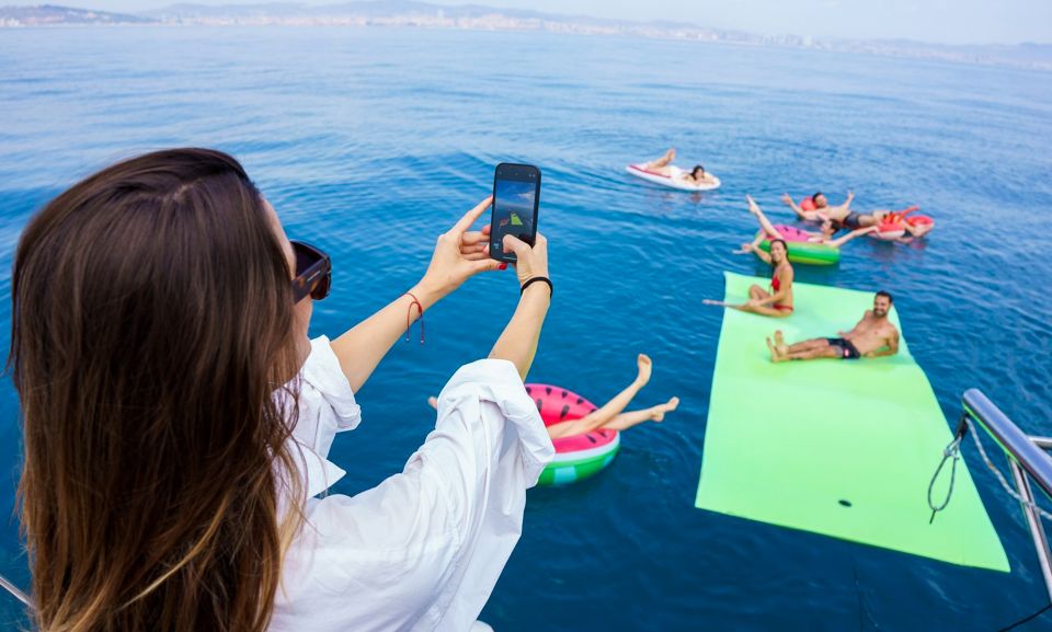Barcelona: Sunset or Day Catamaran Cruise with Tapa & Drink - Your 2-hour timeline: day swim versus sunset skyline