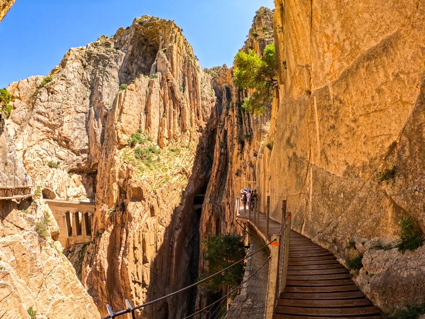 Caminito del Rey: Entry Ticket and Guided Tour - What you learn on the way: why a bilingual guide makes the gorge click