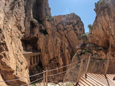 Caminito del Rey: Guided Tour and Entry Ticket - The guided format: meeting at the Control Booth and using the radios