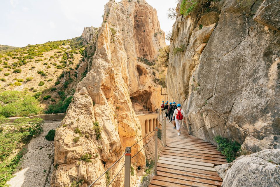 Caminito del Rey: Tickets, Guided Tour, Shuttle & Water - Caminito del Rey with a guide: what you gain for your $46