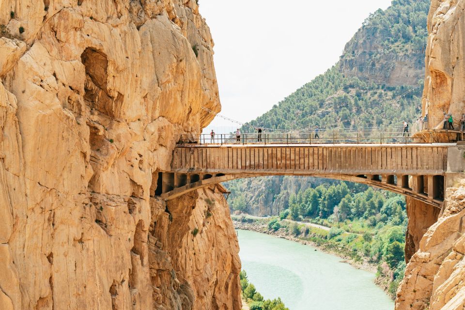Caminito del Rey: Tickets, Guided Tour, Shuttle & Water - Tafonis tunnel and the safety briefing before you step out