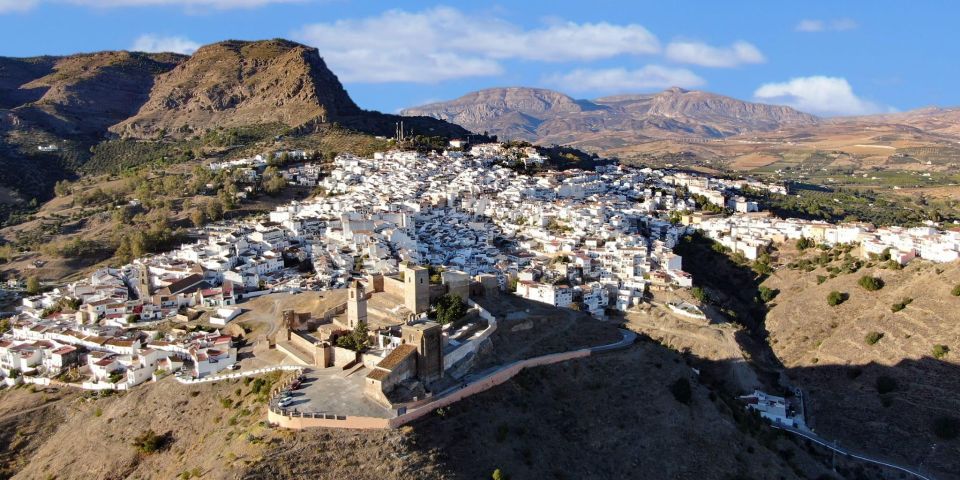 Caminito del Rey & White Village Tour with Tapas from Málaga - Finding your group at Aloratur (right outside Málaga’s station)