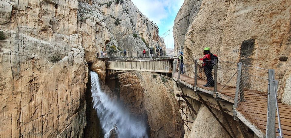 Caminito del Rey & White Village Tour with Tapas from Málaga - Bus rides, return to Málaga, and staying comfortable all day