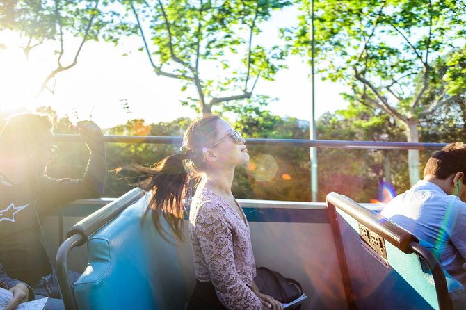 City Sightseeing Barcelona Hop-On Hop-Off Bus Tour: 24 or 48-Hour - Sagrada Família and the Arc de Triomf link: two iconic anchors
