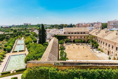 Córdoba: Jewish Quarter, Mosque, and Alcázar Tour - Entering the Mezquita-Catedral: the two-colored arches and the “inside-out” story