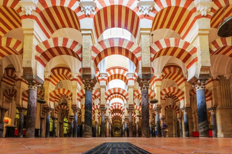 Córdoba: Mosque-Cathedral, Jewish Quarter and Alcázar Tour - Start at Plaza Triunfo: Meeting Point and a Smooth Beginning