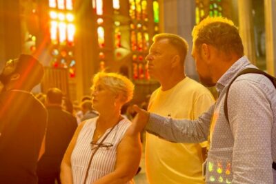 Fast Track Sagrada Familia Guided Tour - Meeting point and timing: how to avoid the most common day-of problems