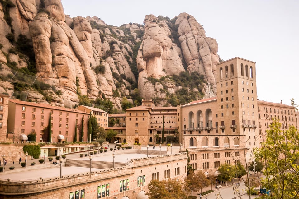 From Barcelona: Montserrat Half-Day Wine and Tapas Trip - Vineyard Walk to the Glass: How the Guide Makes It Click