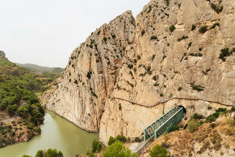 From Málaga & Costa del Sol: Caminito del Rey Guided Tour - Entering the route: tunnel, checkpoints, and getting your helmet on