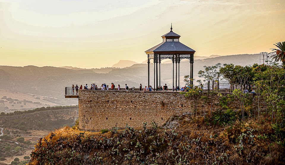 From Malaga: Ronda and Setenil Guided Tour Day Trip - Getting There From Málaga (and What to Expect on the Bus)